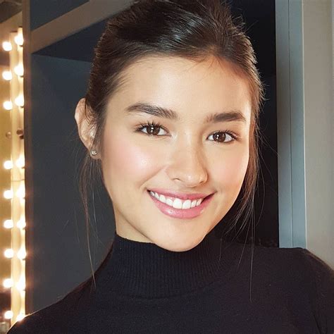 Liza Soberano .